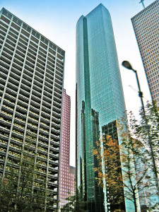Wells_Fargo_Bank_Plaza,_Houston,_from_base